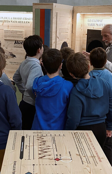 Des élèves de l'académie participent à l'exposition à la tournée du climat et de la biodiversité