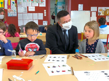 Recteur Emmanuel Ethis lors du visite à l'école Pleneuf Val André dans les Côte d'Armor